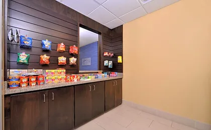 Holiday Inn Express & Suites Page Lake Powell Area By IHG