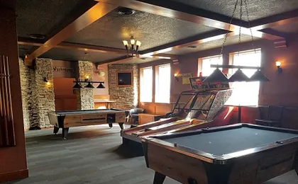Twin Pine Inn & Suites