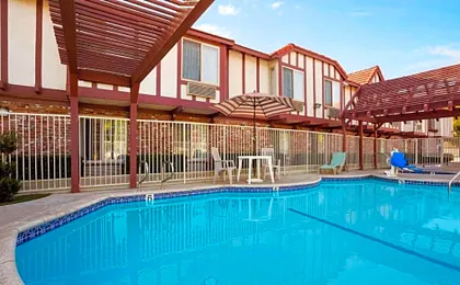 Super 8 by Wyndham Santa Clarita/Valencia