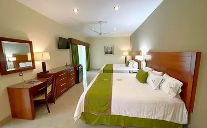 Hotel Ecce Inn & Spa