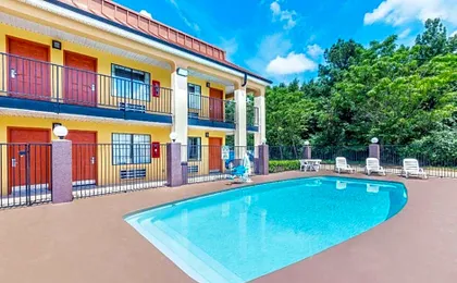 Days Inn by Wyndham Rayville