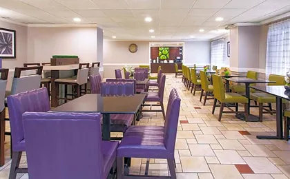 La Quinta Inn & Suites by Wyndham Miami Airport East