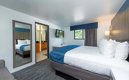 Oyster Bay Inn & Suites