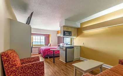 Econo Lodge Inn & Suites Evansville East