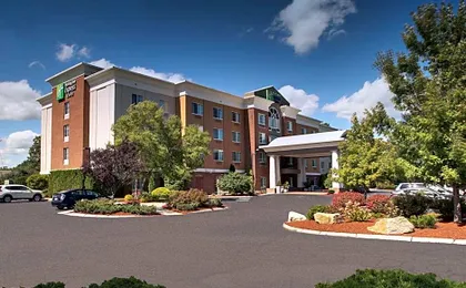 Holiday Inn Express Hotel & Suites Middleboro Raynham By IHG