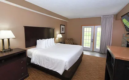Cobblestone Inn & Suites - Denison | Majestic Hills