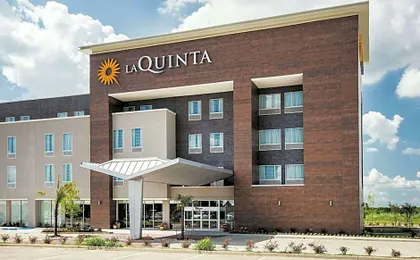 La Quinta Inn & Suites by Wyndham Dallas Plano - The Colony