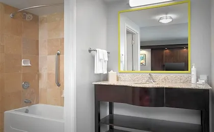 Hampton Inn & Suites Omaha-Downtown