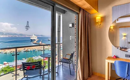 Numa Port Hotel