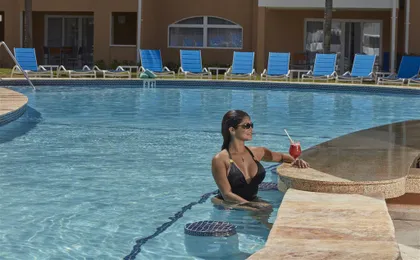 Dutch Swim Up Bar