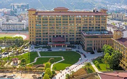 Zhaojun Mountain Villa (Xingshan High-speed Railway Station)