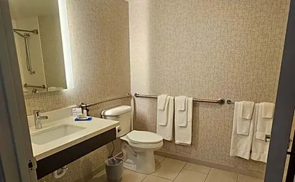 Holiday Inn Express Hotels & Suites Burlington By IHG