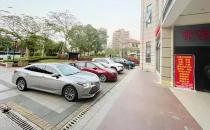 Danzhou walnut Lane Theme Hotel
