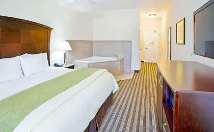 La Quinta Inn & Suites by Wyndham Fowler