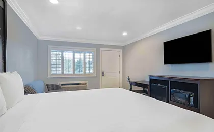 Aura Inn Monterey