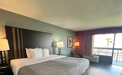 Quality Inn & Suites Gulf Breeze Bayside near Pensacola Beach