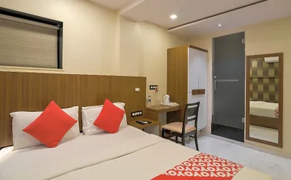 Hotel Qubestay Airport