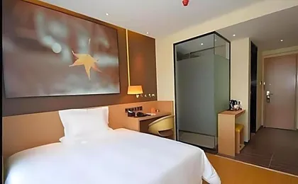 IU Hotel Zhengzhou Xinzheng Sias International University Branch