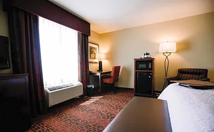 Hampton Inn & Suites Minot Airport