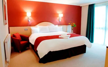 BURLEIGH COURT HOTEL AND LEISURE