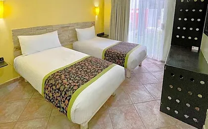 Seven Crown Express & Suites by Kavia