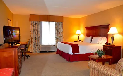 Holiday Inn Express & Suites Bloomington By IHG