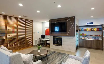 Holiday Inn Express & Suites Marquette By IHG