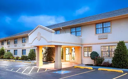 Super 8 by Wyndham Sulphur
