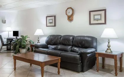 Super 8 By Wyndham Groton
