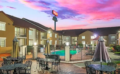 Red Roof PLUS+ & Suites Knoxville West-Cedar Bluff