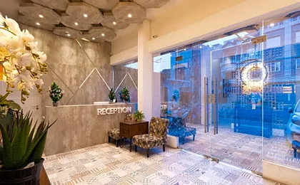 RedDoorz Premium near Centre Point Mall Medan