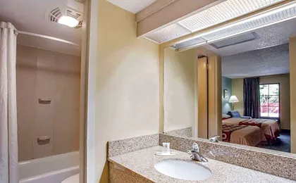 Super 8 by Wyndham Camp Springs/Andrews AFB DC Area