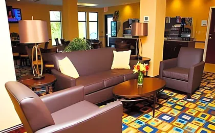 Holiday Inn Express & Suites Youngstown West I 80 By IHG