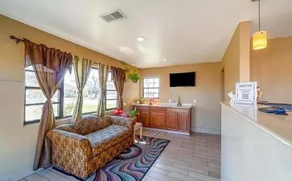 Capital O Hotel Beeville - US 181