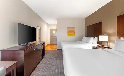 Comfort Inn & Suites Verona at Turning Stone Resort Casino