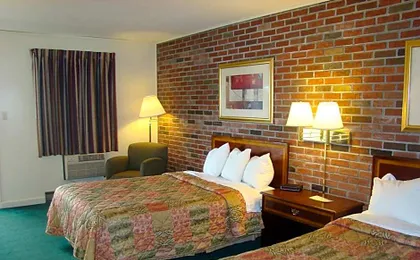 ADERI HOTEL LEWISBURG