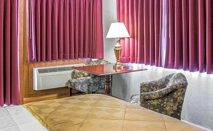 Clarion Hotel Mackinaw City Beachfront