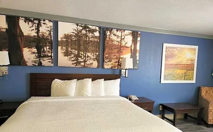 Days Inn by Wyndham Rosenberg