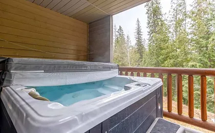 Stone Creek Chalets with Hot Tubs by Fernie Central Reservations