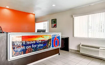 Motel 6 Waco, TX - Lacy Lakeview