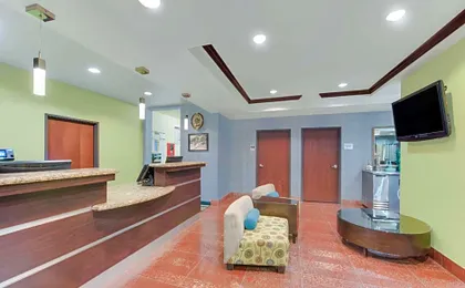 Super 8 by Wyndham Cotulla TX