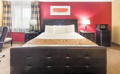 Ramada by Wyndham Bettendorf
