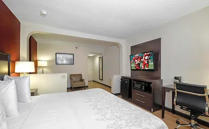Red Roof PLUS & Suites Opelika