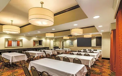 La Quinta Inn & Suites by Wyndham Fargo Medical Center