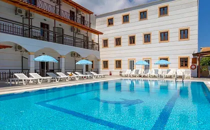 Lefkimi Hotel