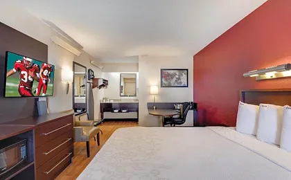Super 8 by Wyndham Deerfield/Northbrook