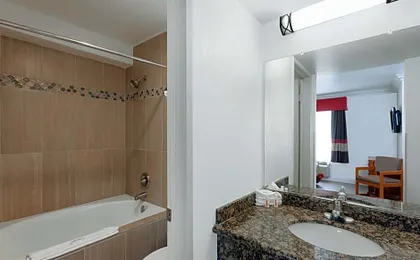 Super 8 by Wyndham Santa Clarita/Valencia