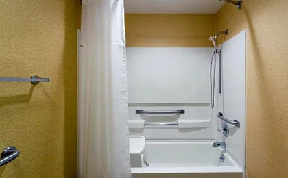 Ramada by Wyndham Bettendorf