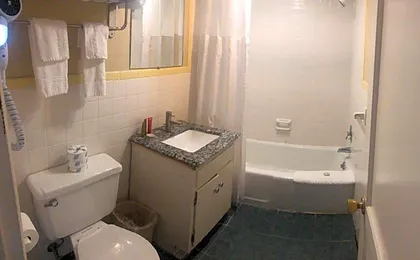 ADERI HOTEL LEWISBURG