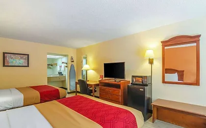 Econo Lodge Inn & Suites Gulfport Airport